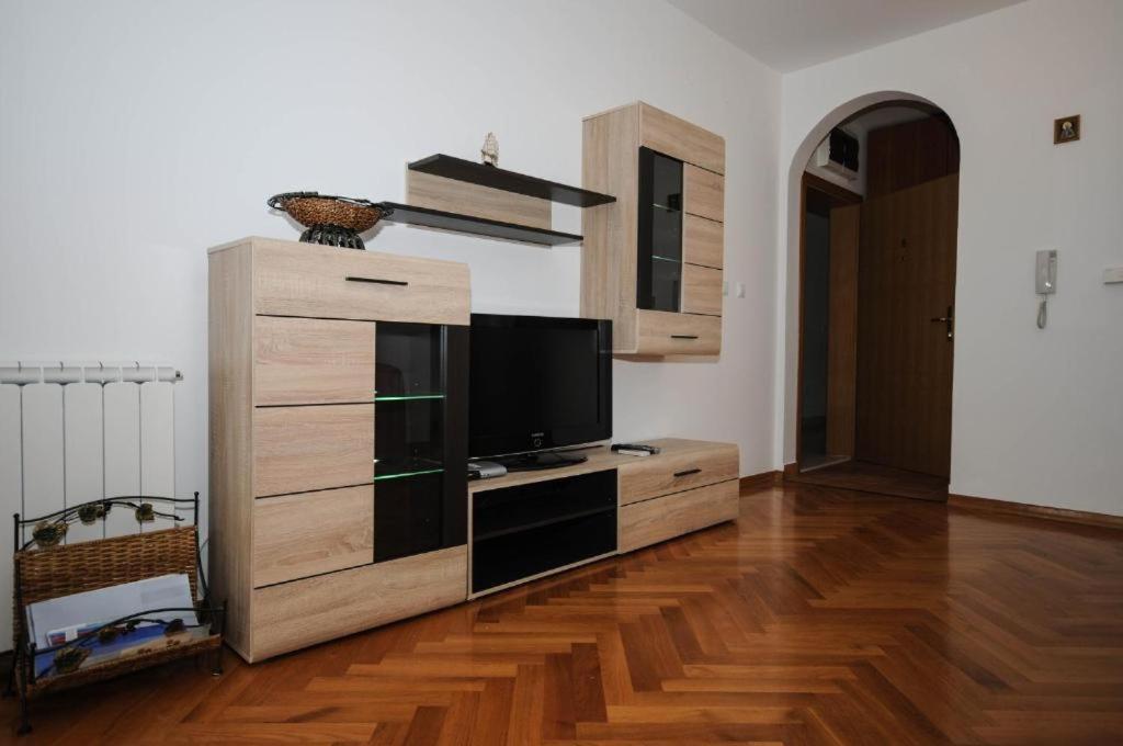 Apartment Jana Petrovac Екстер'єр фото
